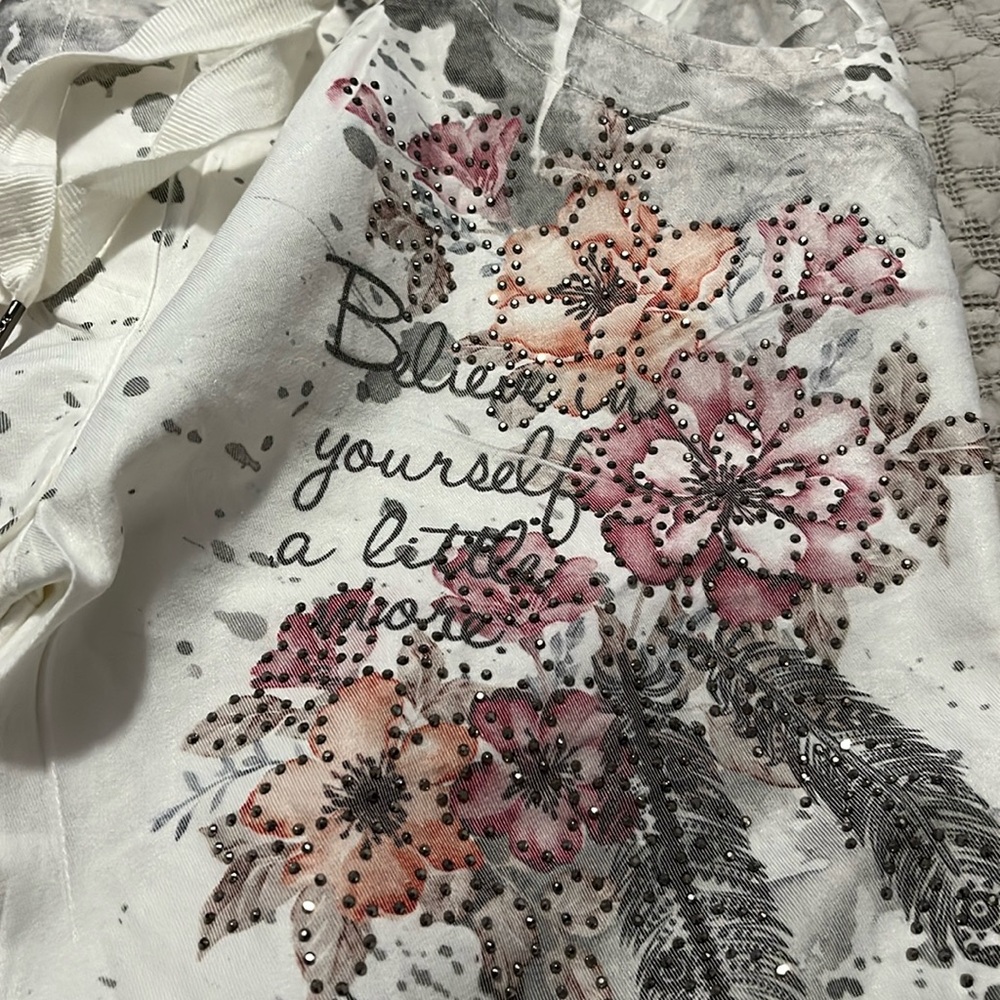 ANGELA MARA WHITE FLORAL SHORTS - Picture 3 of 10